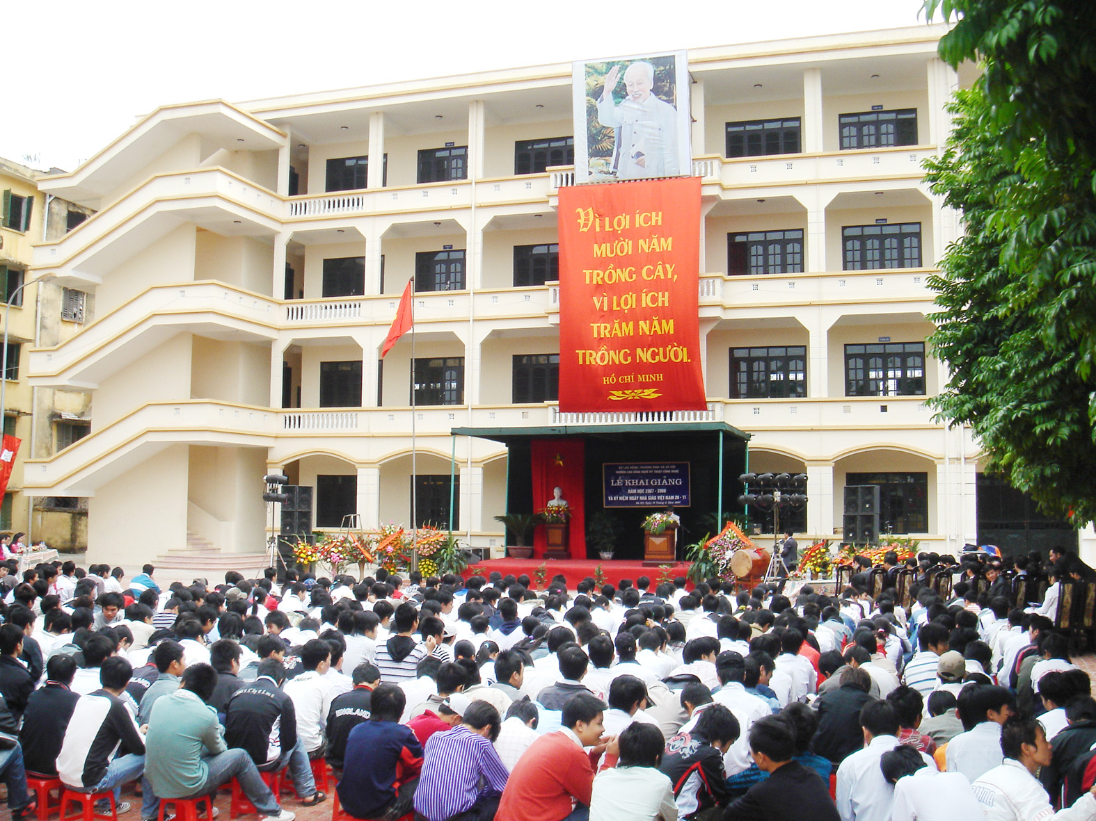 Tuyển sinh